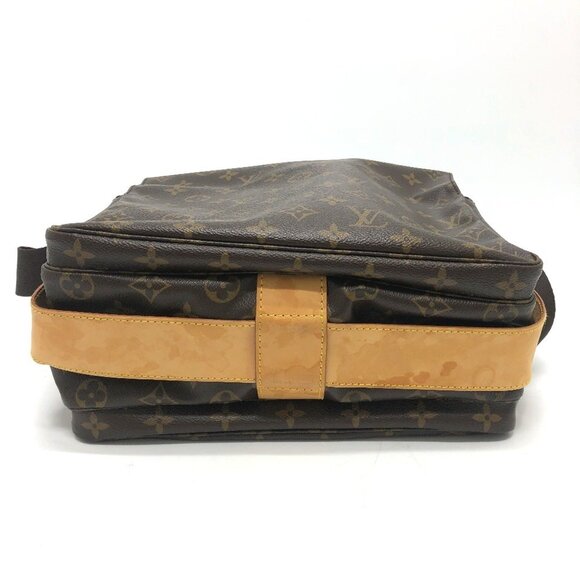 LOUIS VUITTON Brown Monogram Canvas Messenger Shoulder Bag - Picture 4 of 16
